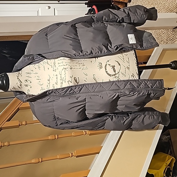 UNISEX gray puffer coat....size XL... LIKE NEW!! ALPHA INDUSTRIES. - Picture 6 of 8